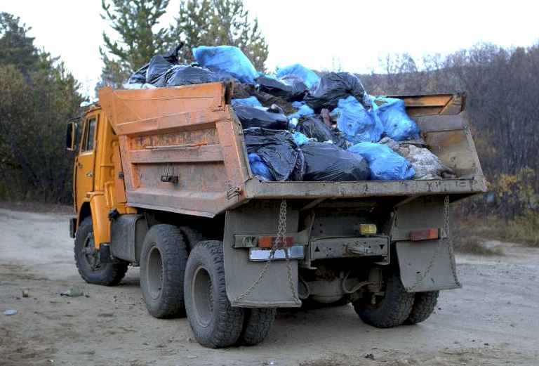 Вывоз бытового мусора дешево из посёлка Семидворье в поселок городского типа Массандру
